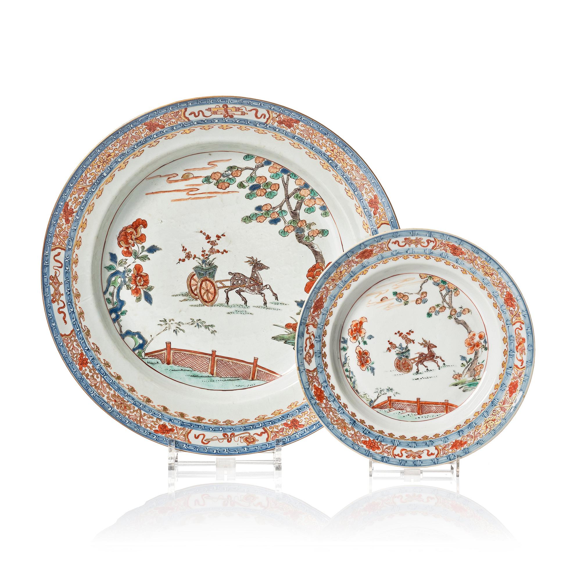 An imari verte dish and plate, Qing dynasty, early 18th Century.