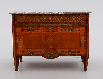 BYRÅ, gustaviansk stil, 1900-talets första hälft.