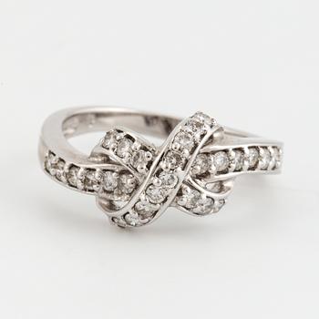 A ring set with round, brilliant-cut diamonds.