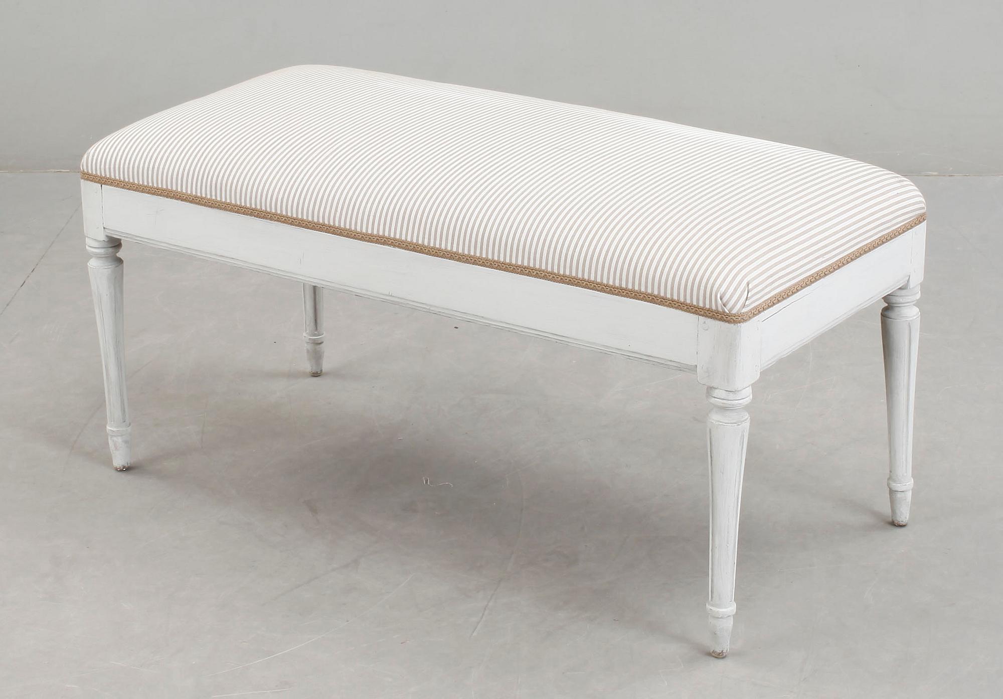 BÄNK. Gustaviansk stil. 1800/1900-tal.