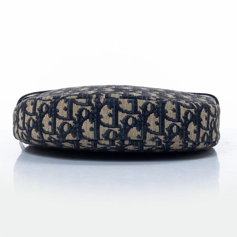 Christian Dior, Translation: "bag, vintage.".