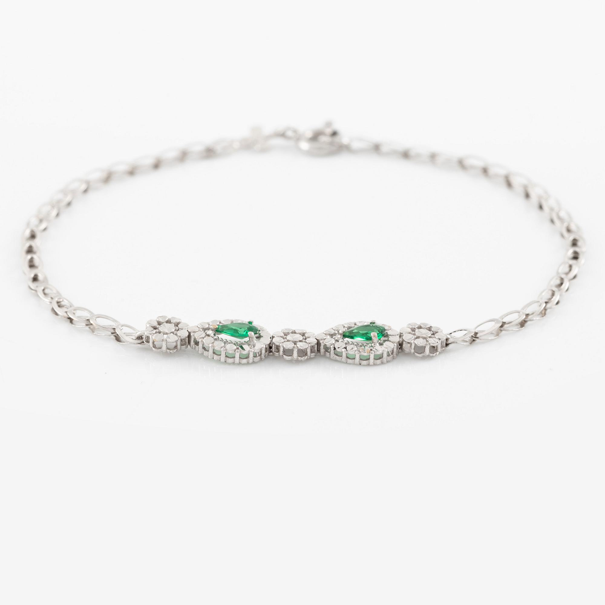 Armband 18K guld med gröna stenar.