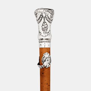 1066. A German 18th century walking-stick with silver knob, marks of Johan Abraham Ostertag, Augsburg 1793-1795.