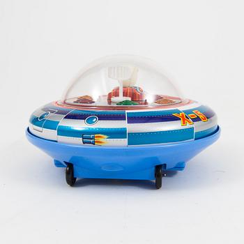 A Masudaya tinplate "Apollo X-5" flying saucer, Japan, 1960s.