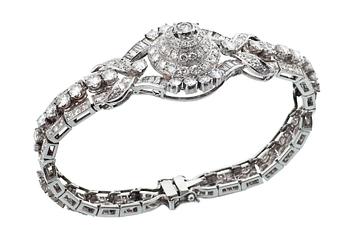 DIAMANTARMBAND, platina samt diamanter. Tot. vikt ca 38,6 gr.