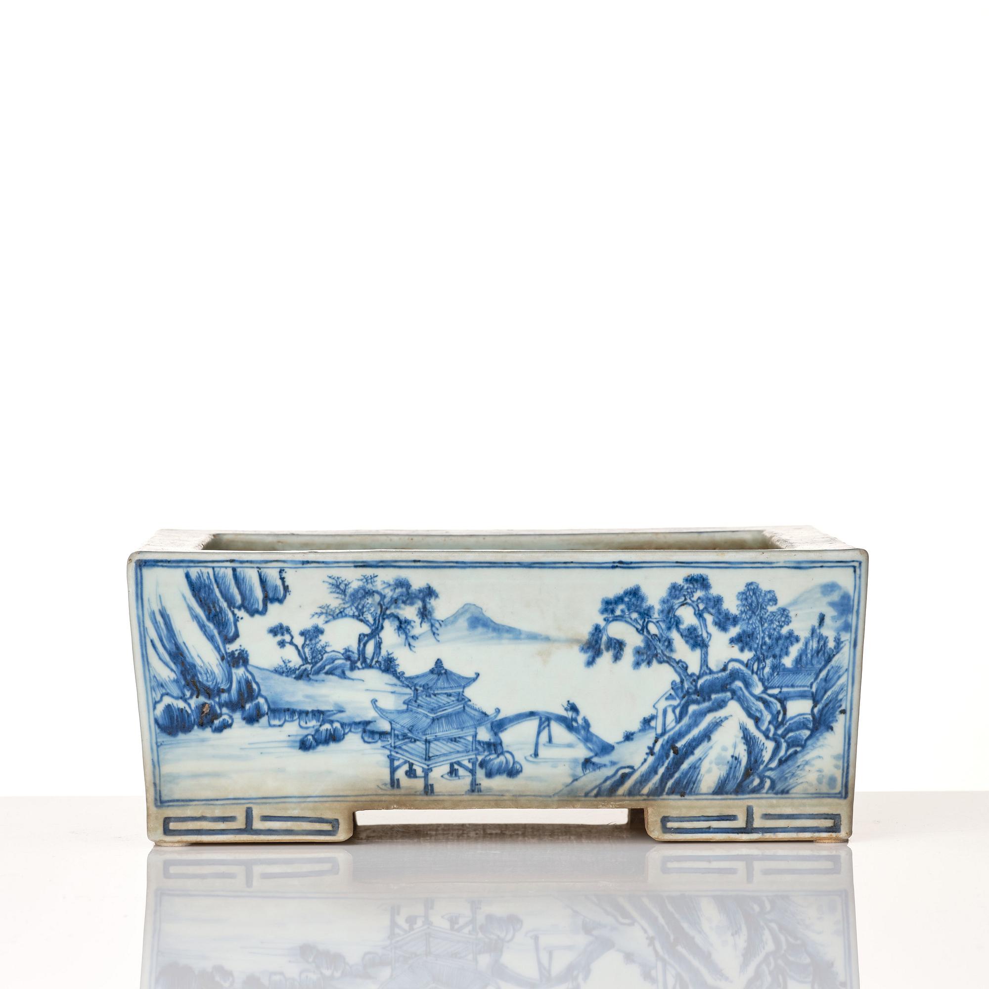 A large rectangular blue and white flower pot, Qing dynasty, 18th Century.