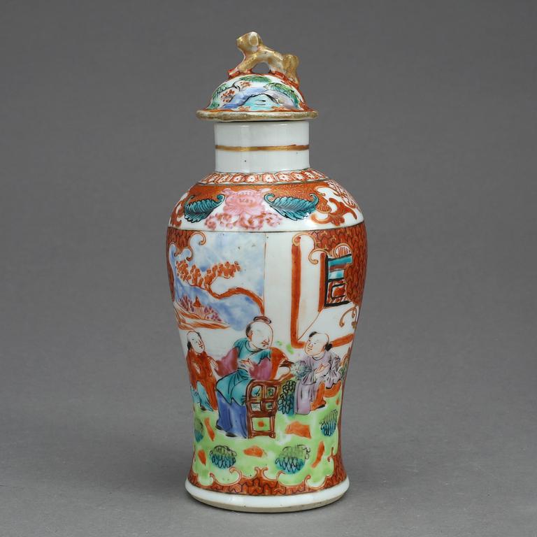 LOCKURNA, porslin, Kina, sent 1800-tal.