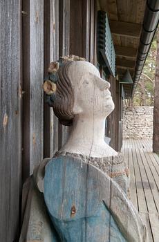 A WOODEN FEMALE FIGURE HEAD,