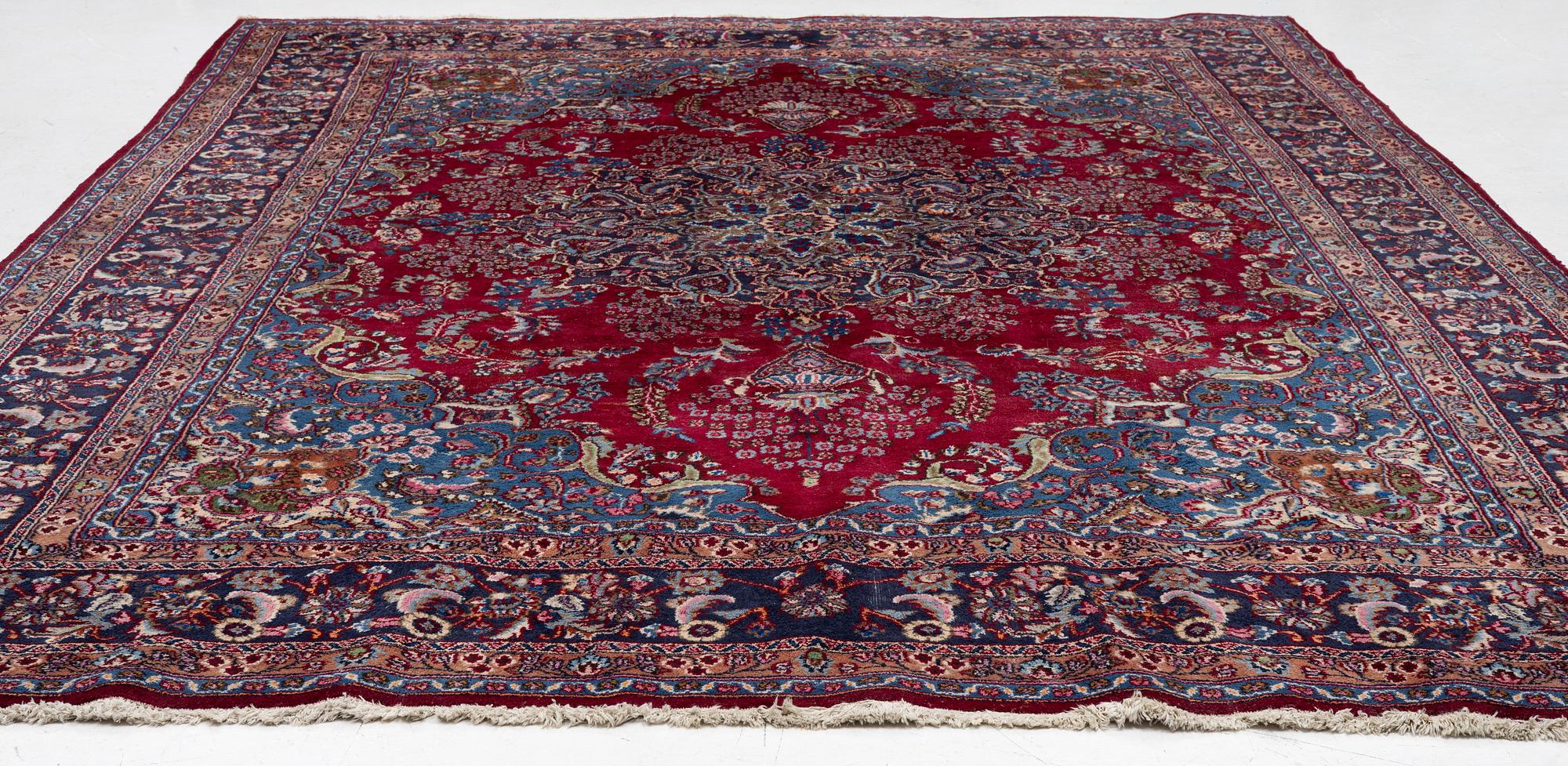 Carpet, Mesh. approx. 388 x 292 cm.