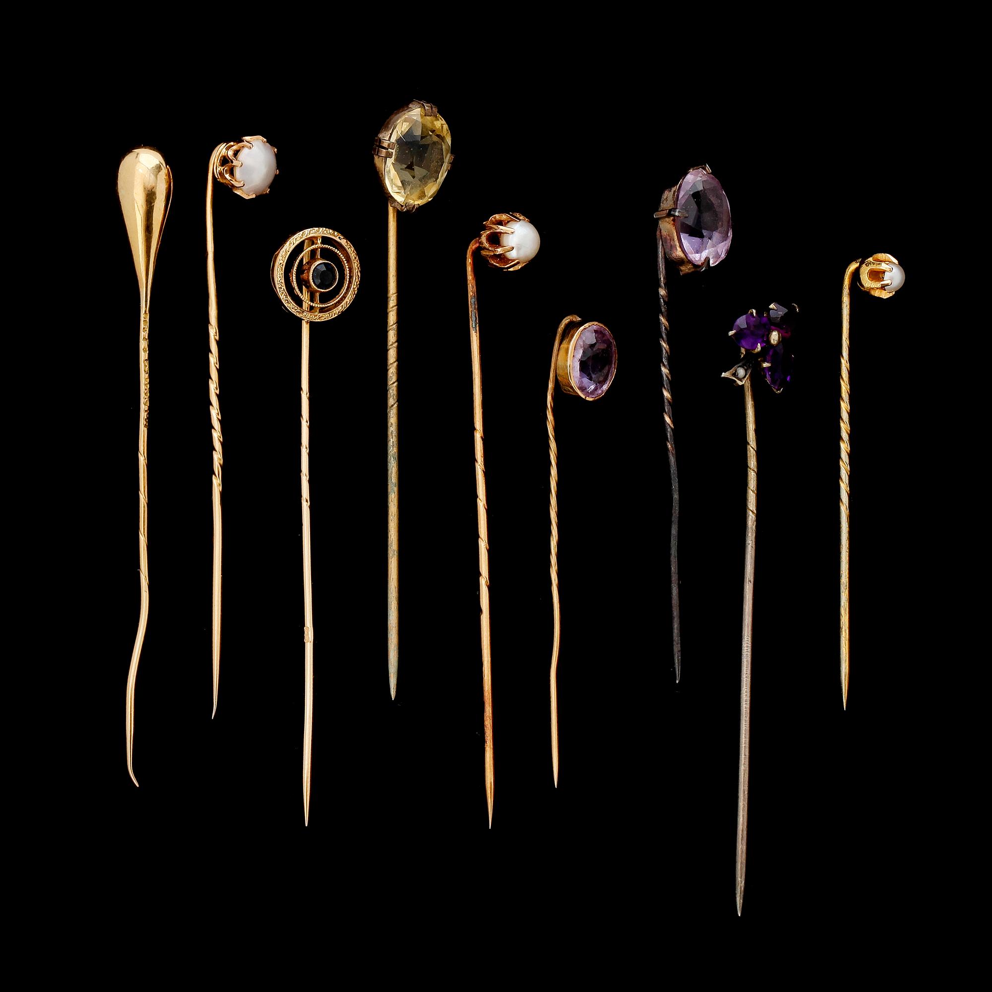 KRAVATTNÅLAR, 9 st, 4 st 18K guld, 2 st silver, 1900-talets första hälft.