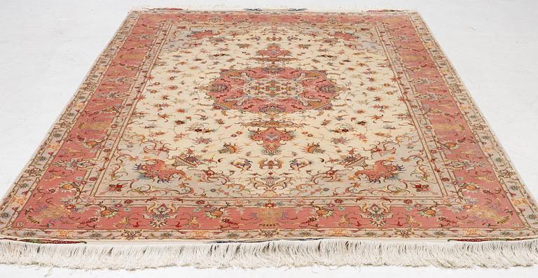 Rug, Tabriz, approx. 305 x 203 cm.