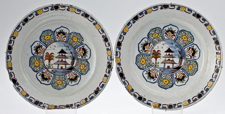 FAT, 2 st, fajans, troligen 1700-tal.
