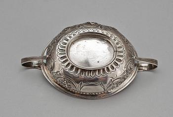 SKÅL, silver, otydlig mästarstämpel, 1783-84, London. Vikt ca 75g.