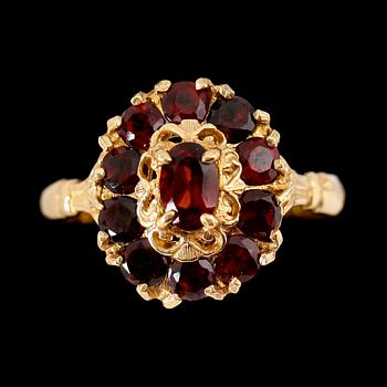 GARNITYR, 3 delar, 18 k guld, granater.