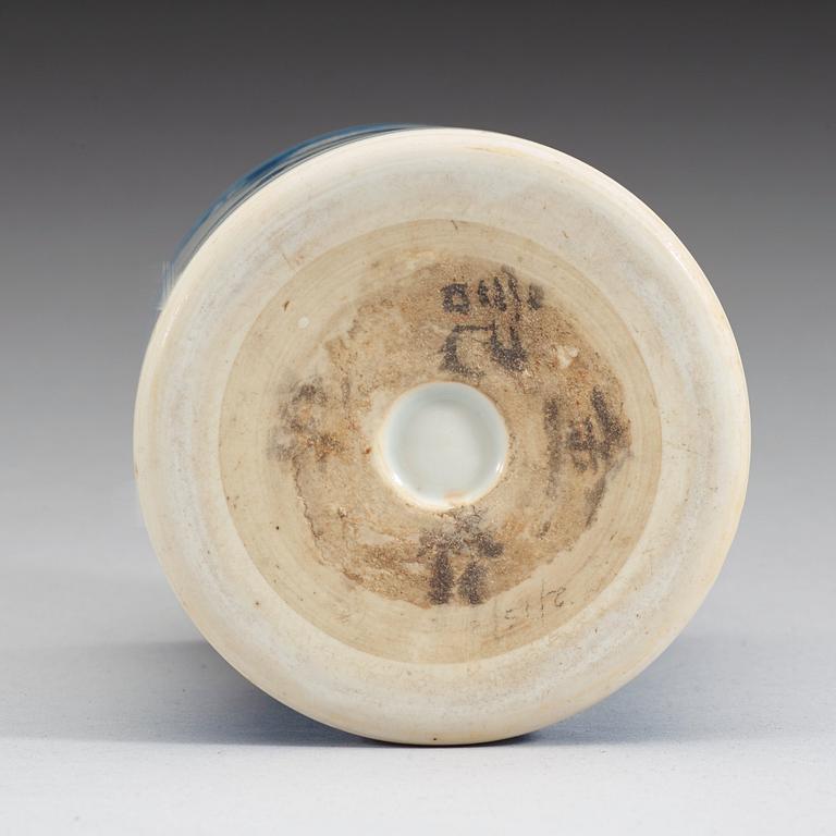 A finely painted brush pot, Qing dynasty, Kangxi (1662-1772).