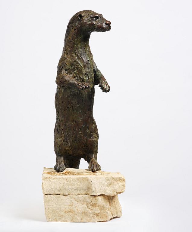 Hamish Mackie, "Standing otter".