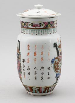 LOCKURNA, porslin, Kina, omkring år 1900.