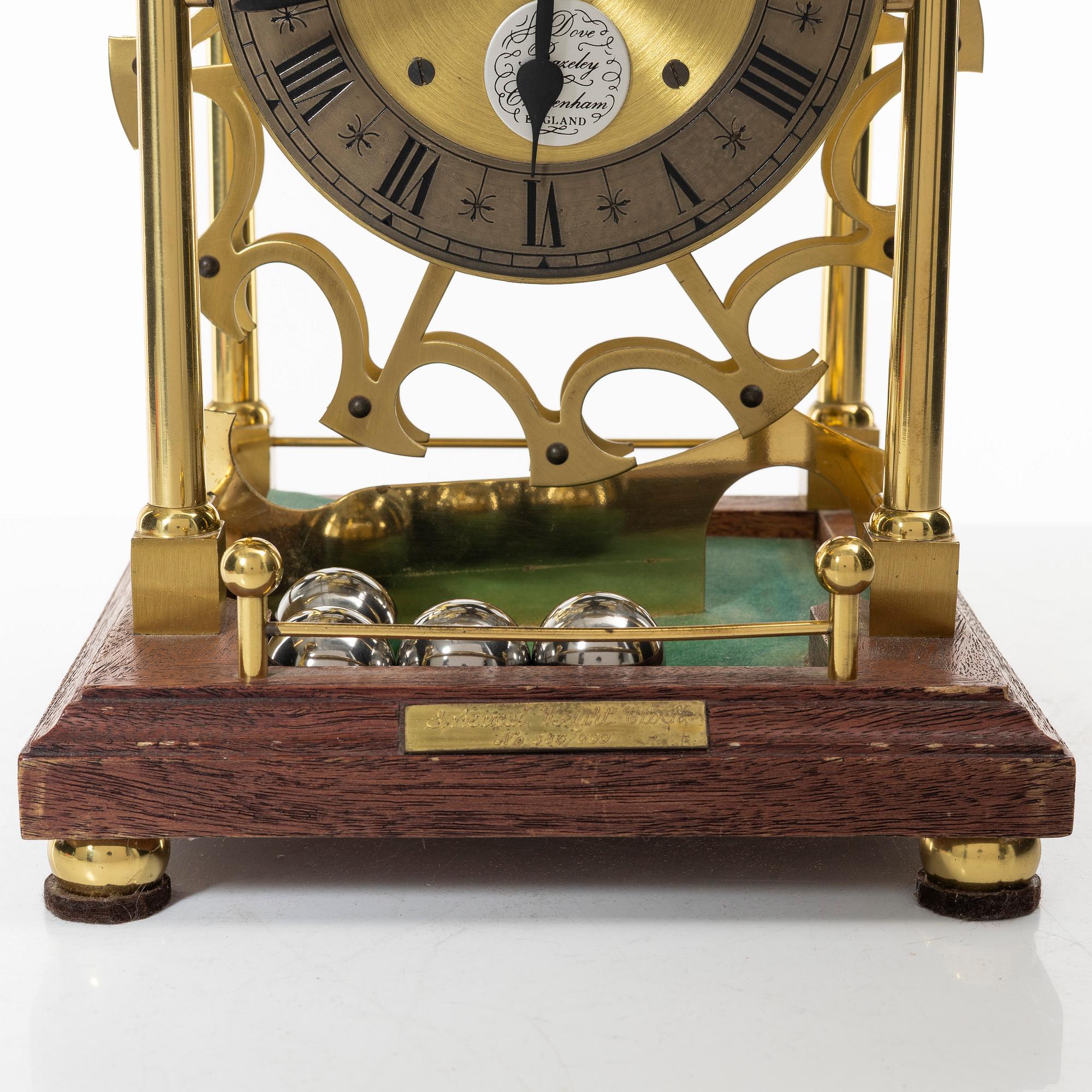 Bordsur, "Spherical weight clock", Dove Baxeley Cheltenham, England, 1900-talets slut.