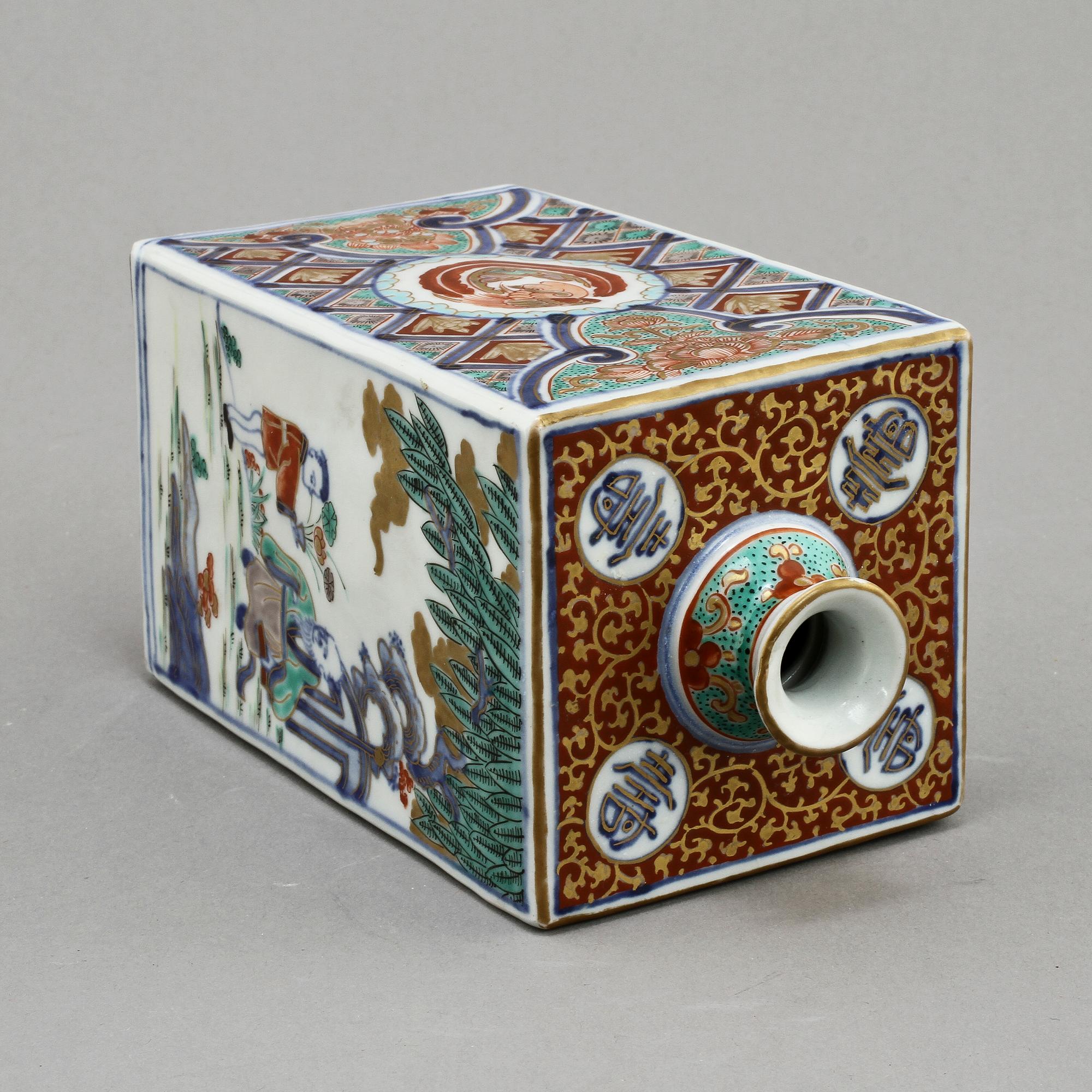 VAS, porslin, Kina, 1800-tal.