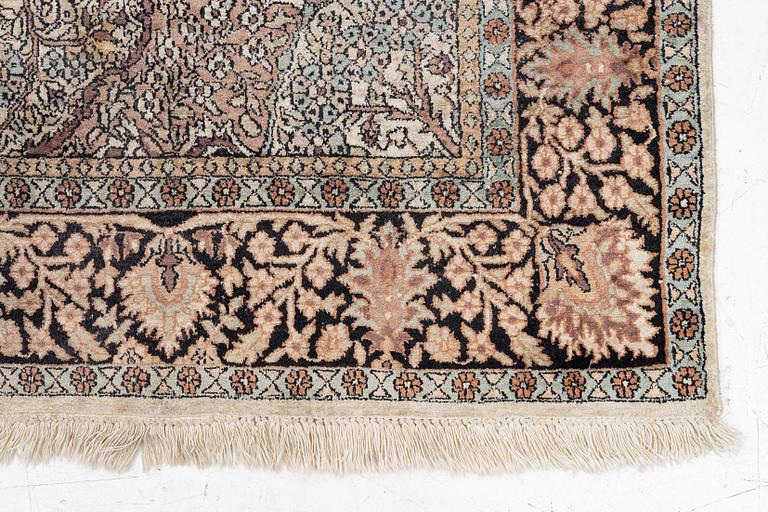 Matta, Kashmir, ca 203 x 150 cm.