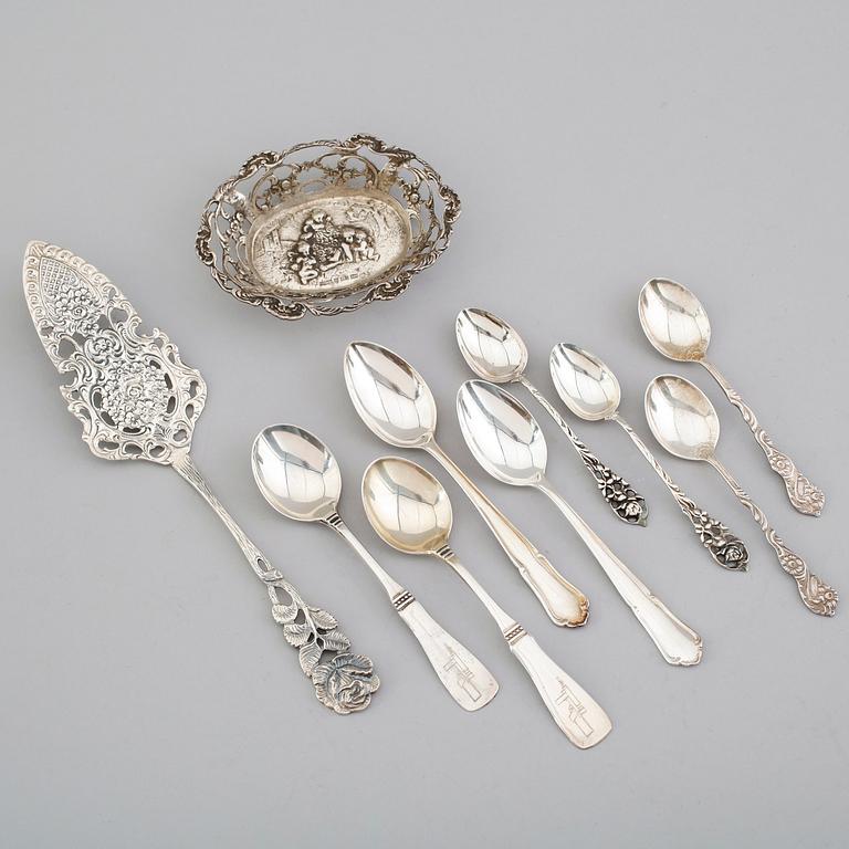 SAMLING SILVERFÖREMÅL, 42 delar, 1900-tal. Vikt ca 524 gram.