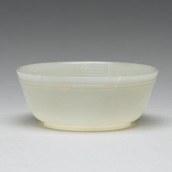 A nephrite bowl, Qing dynasty, circa 1900.