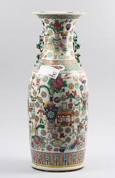 GOLVVAS, porslin, Kina, 1900-talets första hälft.