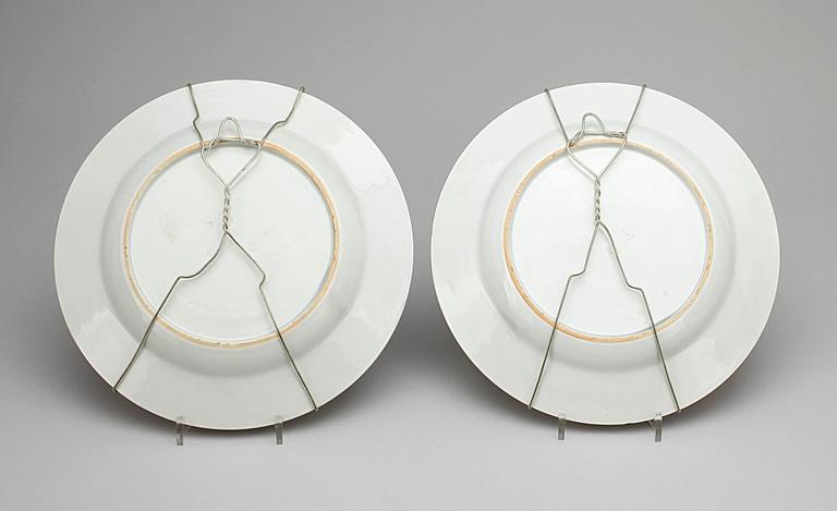 TALLRIKAR, ett par, porslin. Qing dynastin, Qianlong (1735-1796).