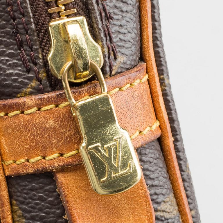 LOUIS VUITTON, axelväska.