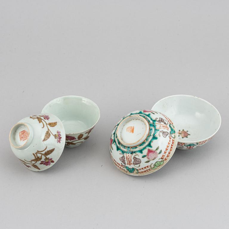 A set of 15 Chinese bowls, 20th Century.