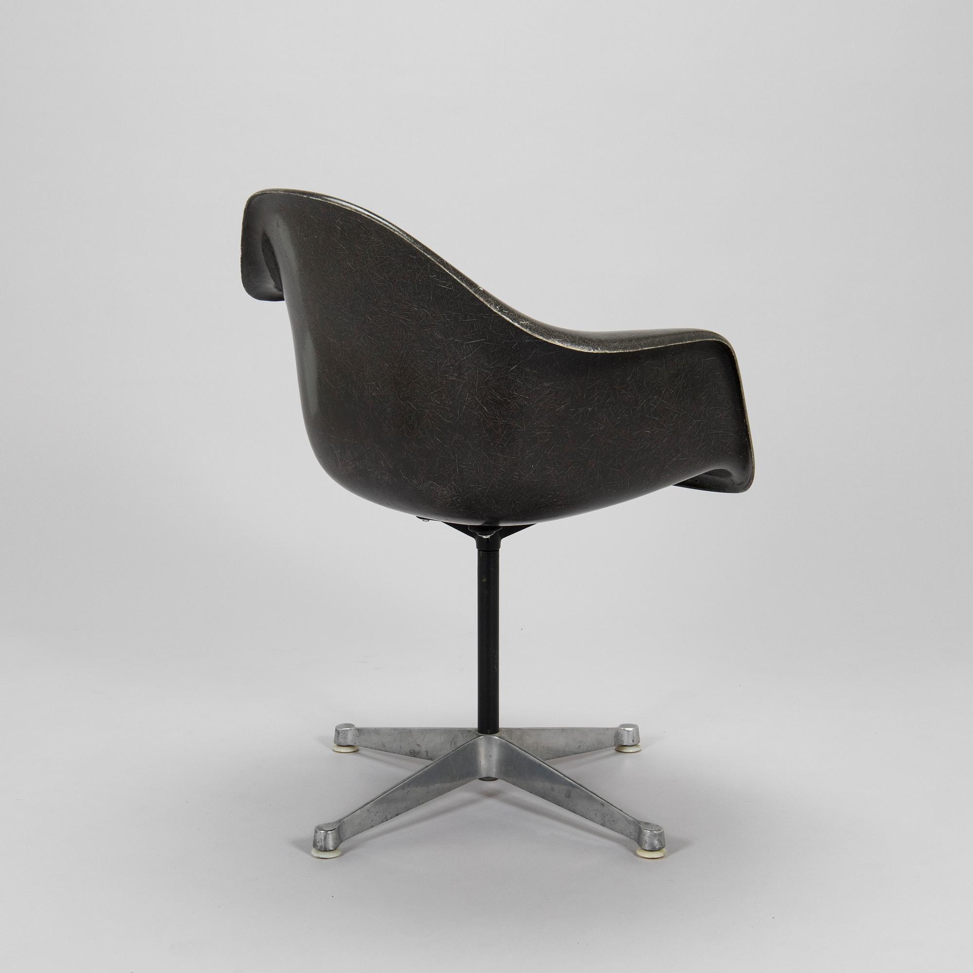Charles & Ray Eames, A 1950's/60's 'DAR' armchair for Herman Miller.
