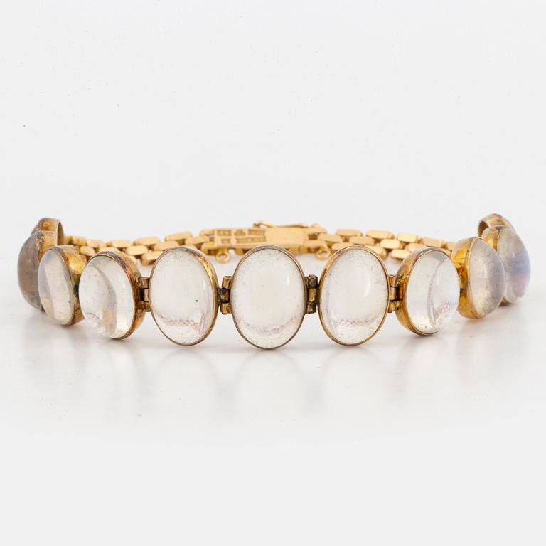 18K gold and cabochon-cut moonstone bracelet.