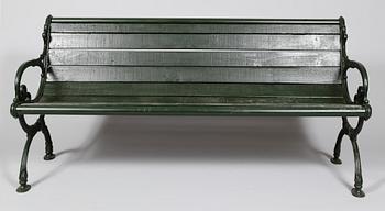 TRÄDGÅRDSSOFFOR, 2 st snarlika, gjutjärn, 1800-tal.