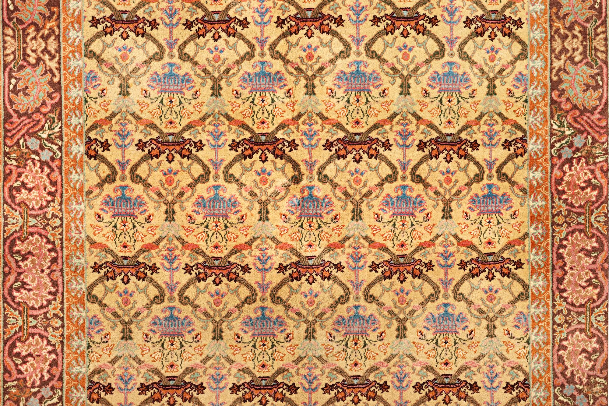 Matta, orientalisk, ca 243x 173 cm.