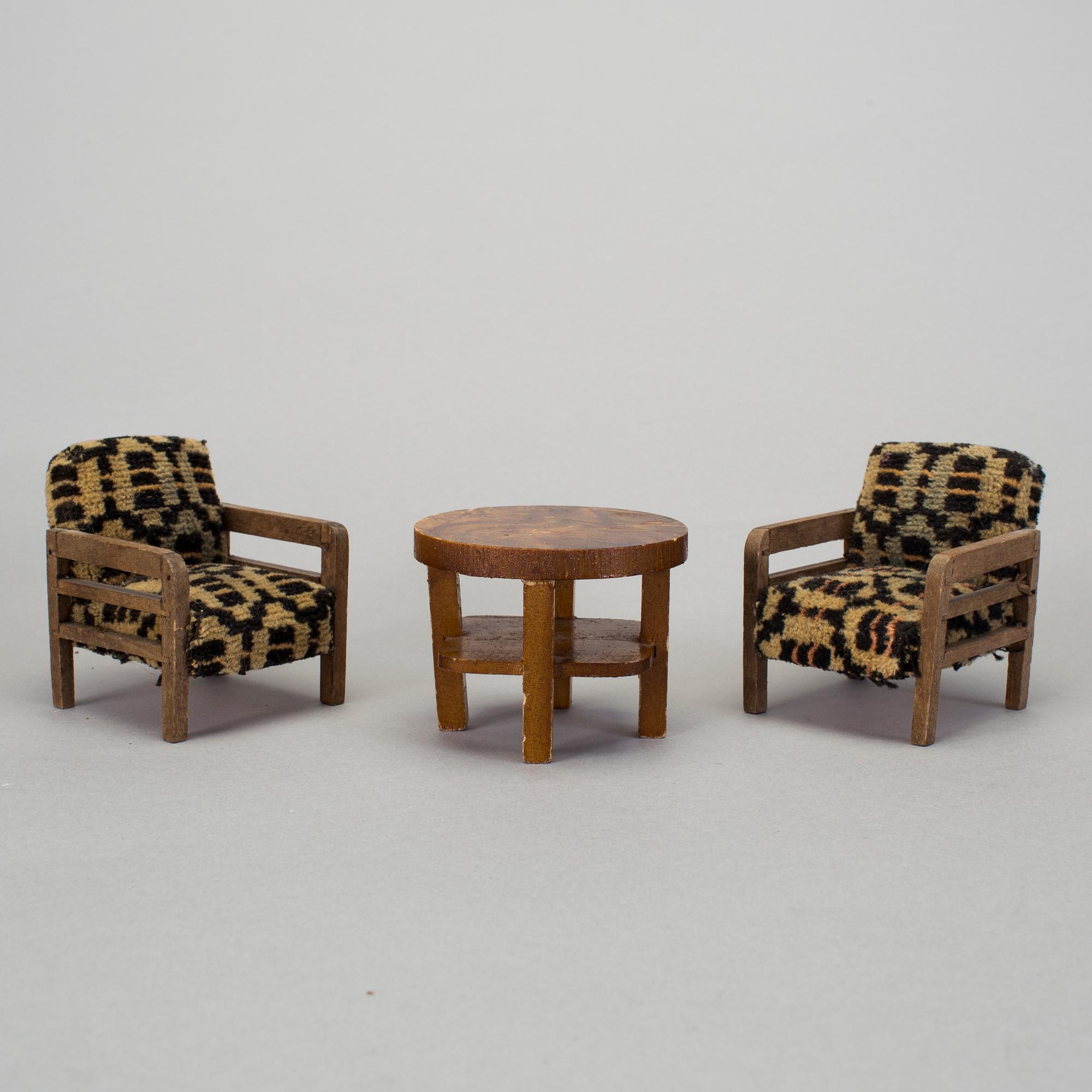 A lot of 11 pieces of doll house furniture probably by Paul Hübsch 1930/40s.