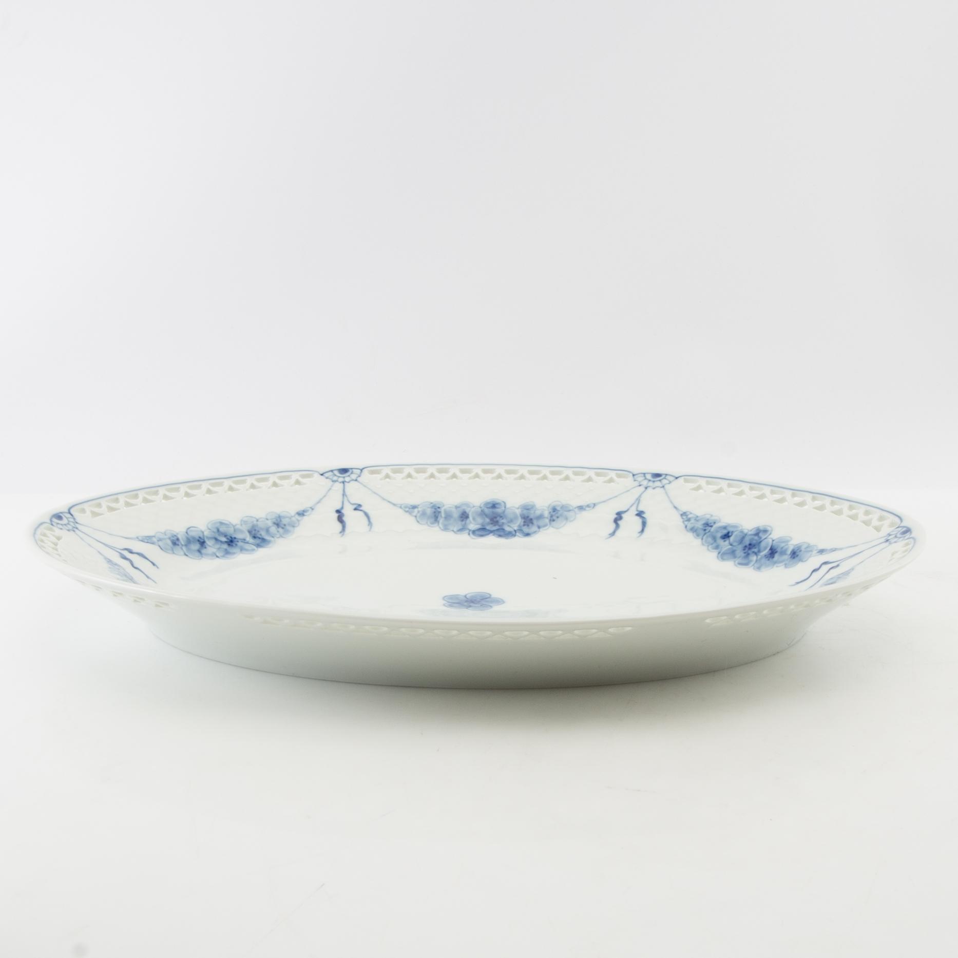 Harriet Bing, service, 30 pieces, "Empire", Bing & Grøndahl, Denmark.