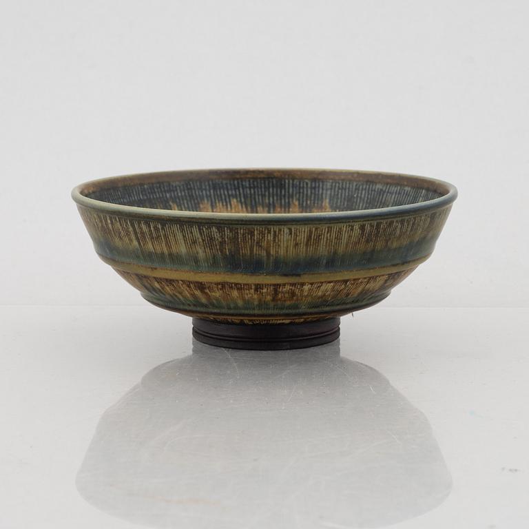 Wilhelm Kåge, a 'Farsta' stoneware bowl, Gustavsbergs Studio 1952.