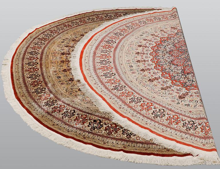 Carpet, Oriental, silk, diameter 256 cm.