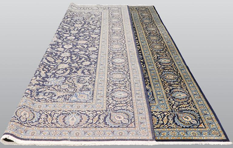 A carpet, Kashan, ca 423 x 313 cm.