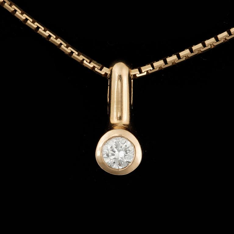 HALSBAND, 18k guld med briljantslipad diamant ca 0,12 ct. Vikt ca 4,7 gram.