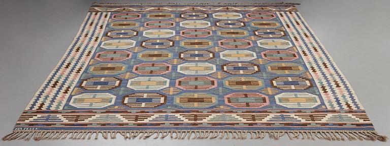 Märta Måås-Fjetterström, A CARPET, "Dukater", flat weave, ca 347,5 x 235 cm, signed AB MMF.