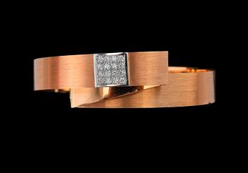 539. A BRACELET, brilliant cut diamonds c. 0.48 ct 18K red gold. Weight 30 g.