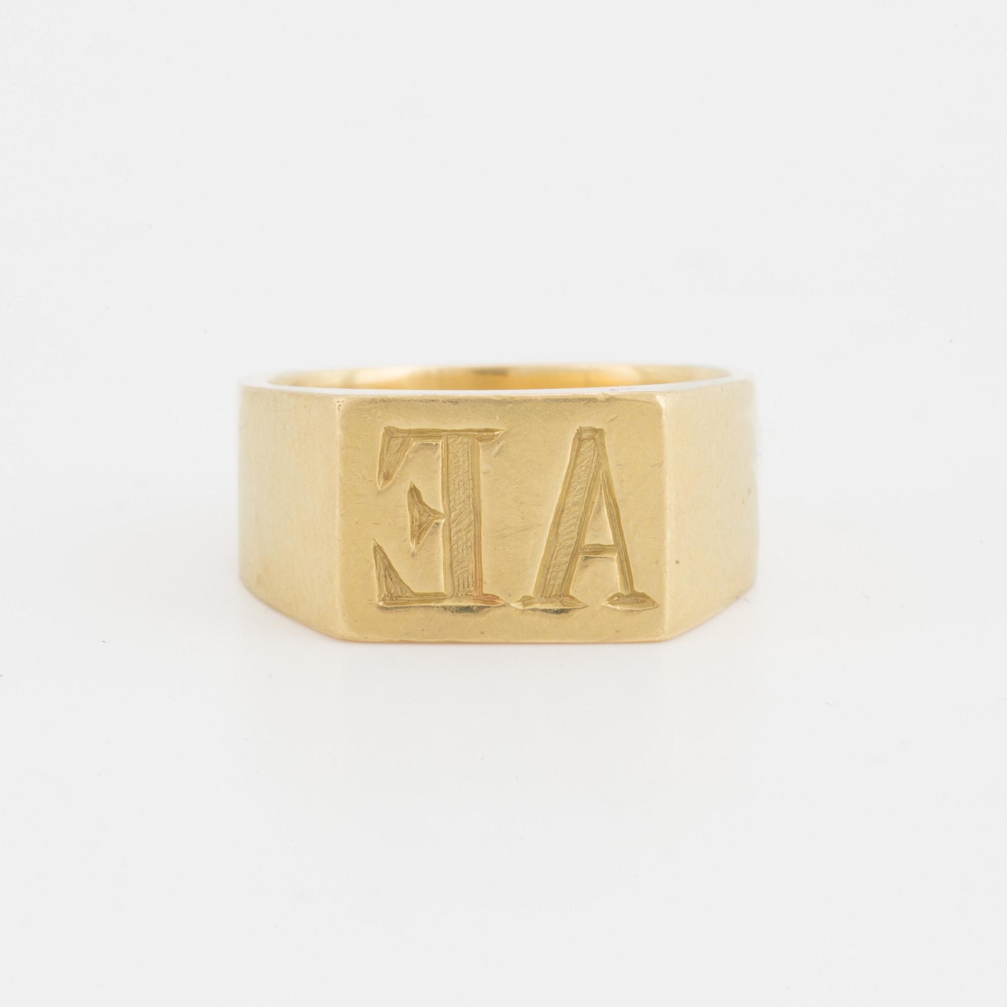 An 18K gold ring.