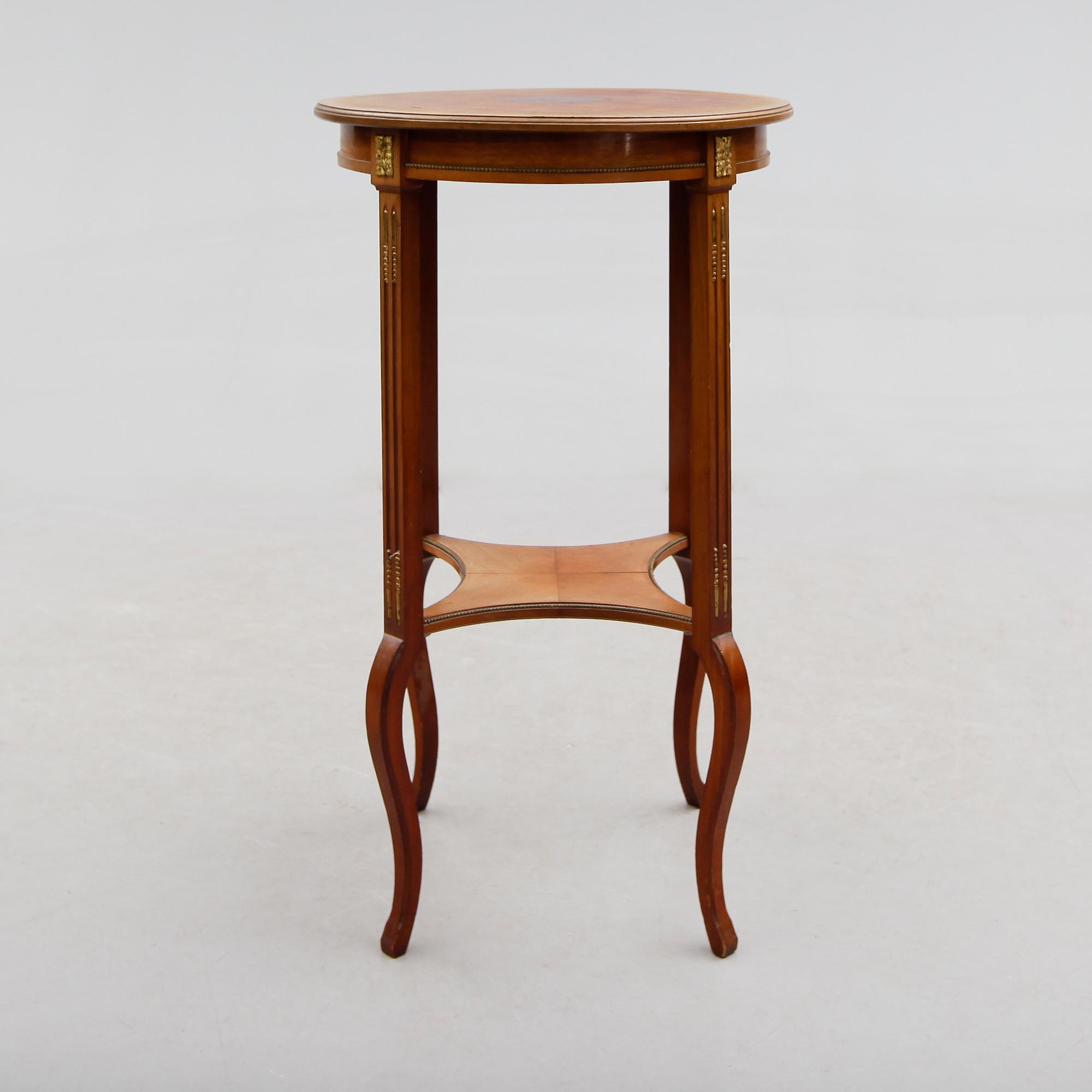 BORD, Louis XVI-stil, 1900-talets första hälft.