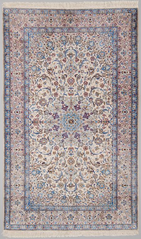 MATTO, Isfahan, silkkiä puuvillaloimella. Noin 269 x 164 cm.