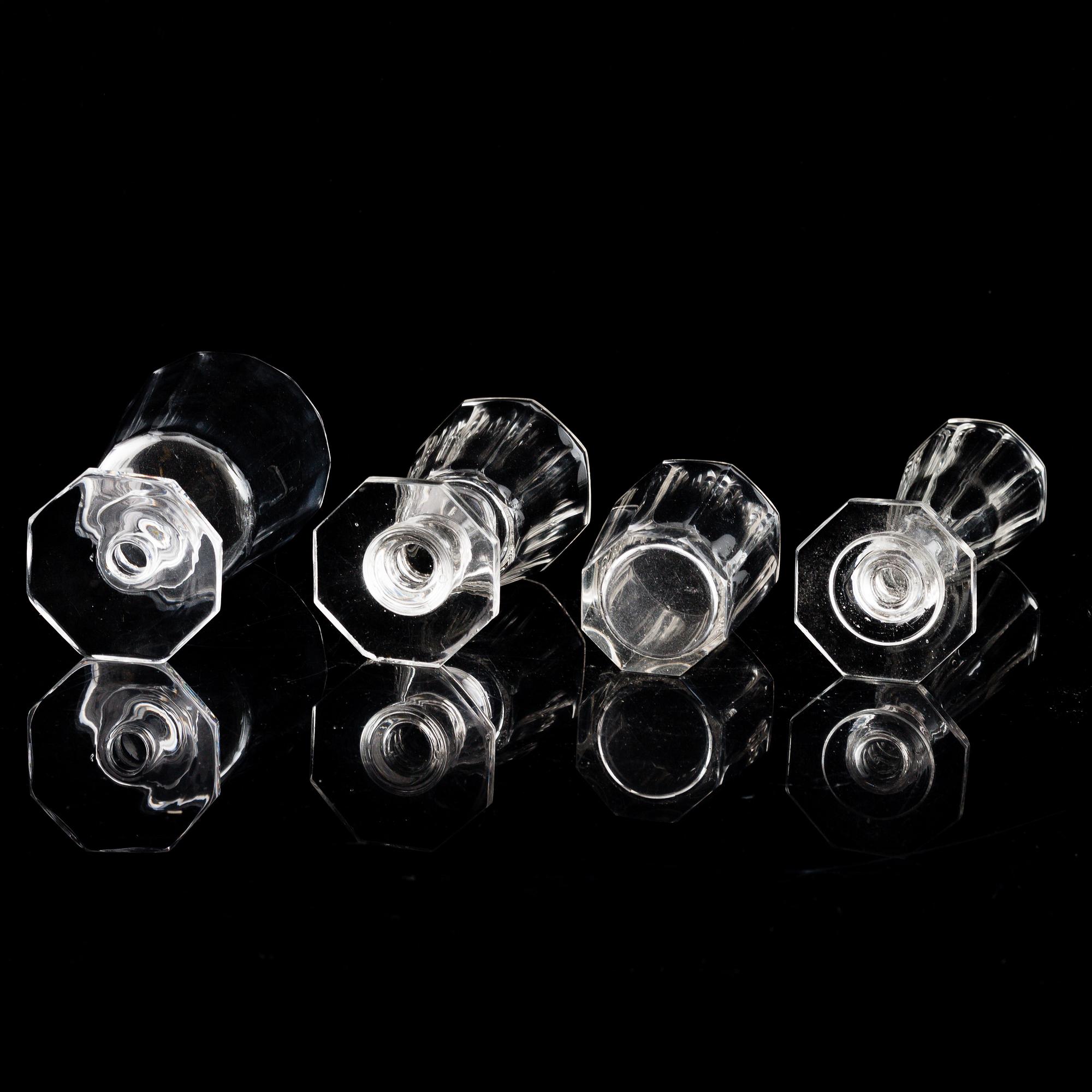 ELIS BERGH, glasservis, 28 delar, "Karlberg". Kosta, 1900-talets andra hälft.