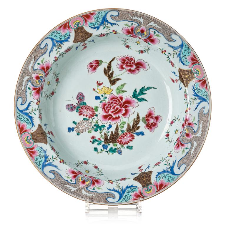 A famille rose basin, Qing dynasty, Qianlong (1736-95).