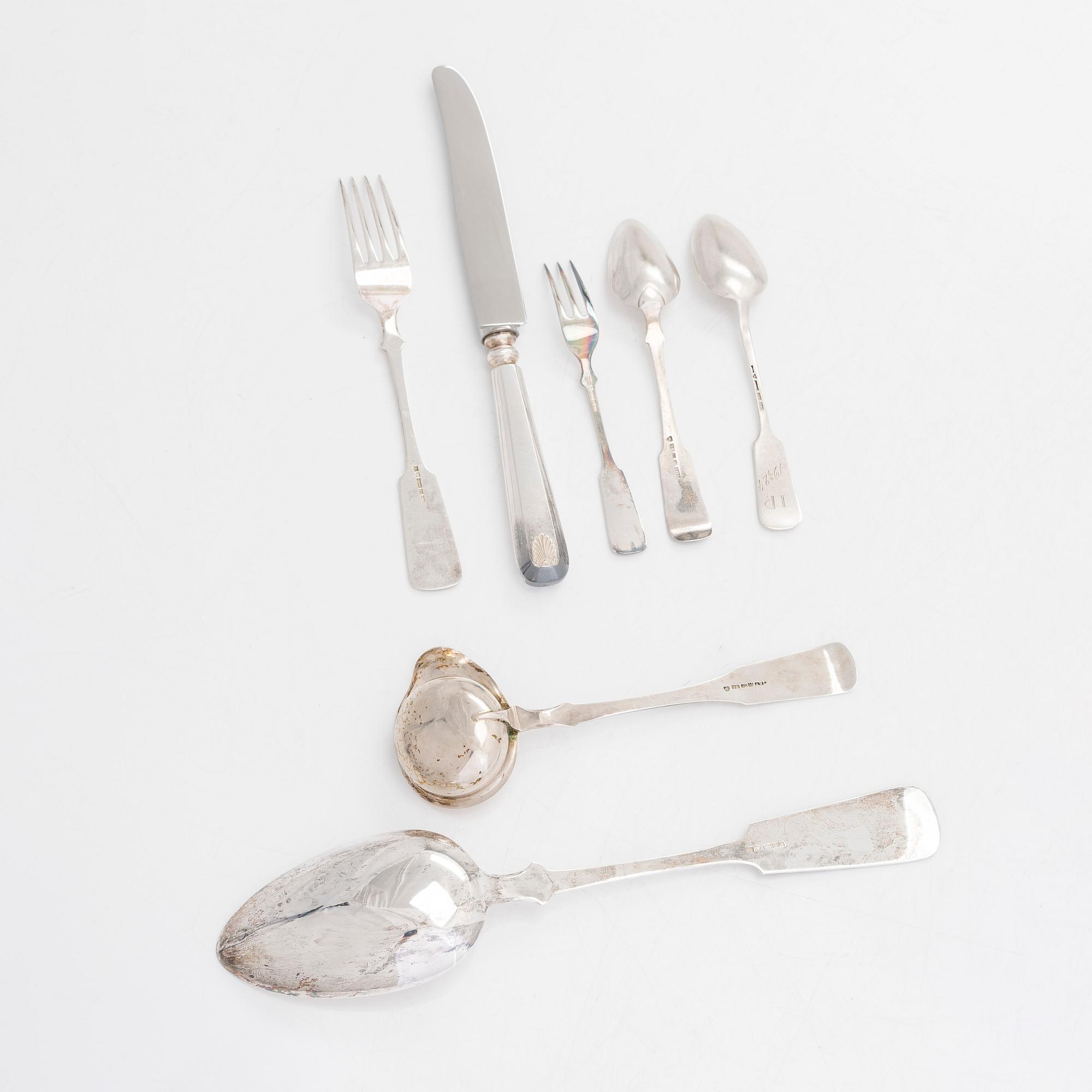 Shell motif silver cutlery, 27 pcs, seven from 1864-66, the rest from the 1920s, Finland.