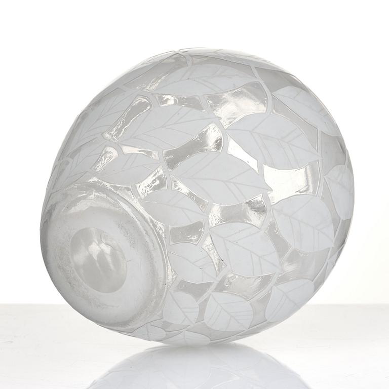 Sven Erik Skawonius, a cameo glass vase, Kosta, Sweden, 1940s, model 182.