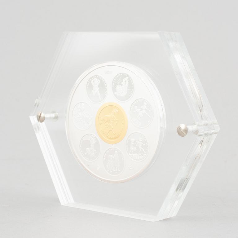Collector's coin, Astrid Lindgrens kära barn, 1 kilo of silver, numbered 294/750, Mynthuset Sverige 2002.